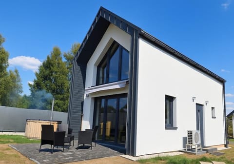 Property building, Day