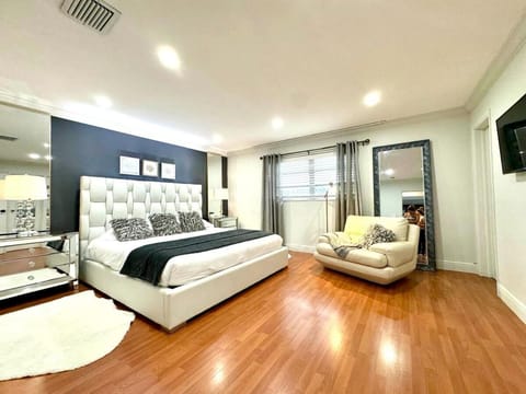 The Hollywood Beach Experience House in Hollywood