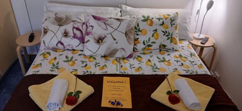 Bed, towels