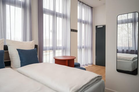 Bed, Photo of the whole room, Seating area