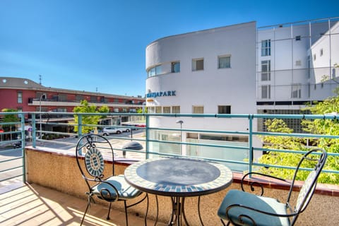 Property building, View (from property/room), Balcony/Terrace, Dining area