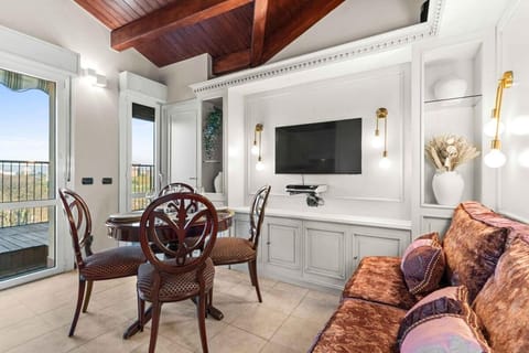 TV and multimedia, Living room, Seating area