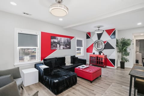 Activities, Bathroom, TV and multimedia, Living room, Seating area, Dining area, Family