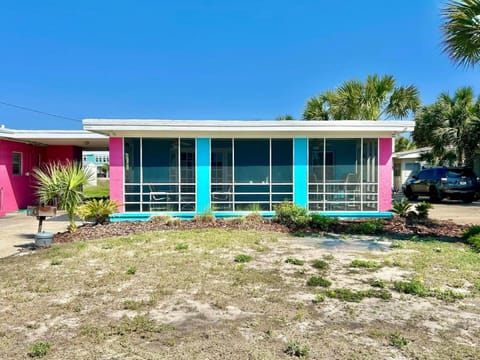 Baked and Barefoot Beach Bunglows House in Saint George Island