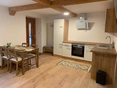 Kitchen or kitchenette, Dining area, oven, stove