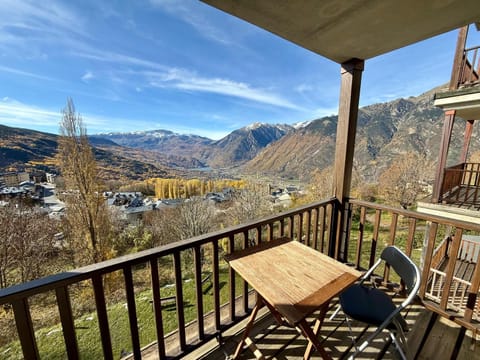 Nearby landmark, Day, Natural landscape, View (from property/room), Balcony/Terrace, Mountain view