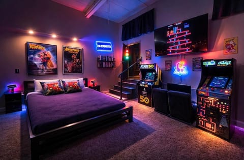 Radical 80's Getaway! A Blast From The Past! House in Sandusky