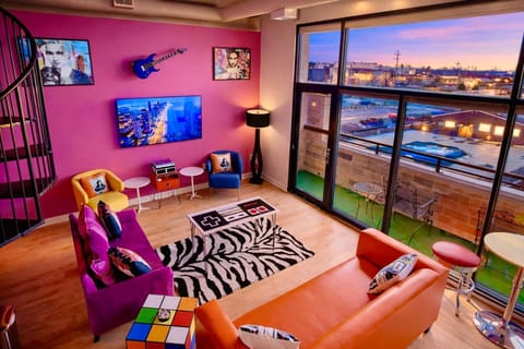 Radical 80's Getaway! A Blast From The Past! House in Sandusky