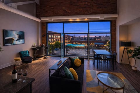 Downtown Sleeps 8 By Cedar Point & Sports Force! House in Sandusky