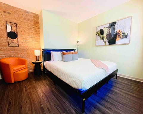 Downtown Sleeps 8 By Cedar Point & Sports Force! House in Sandusky