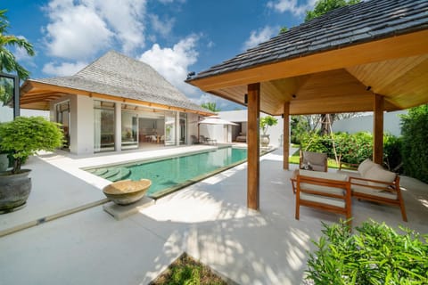 Property building, Patio, Day, Garden, Garden view, Pool view, Swimming pool, sunbed