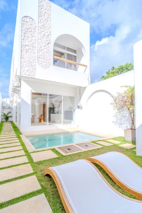 Property building, Pool view, Swimming pool