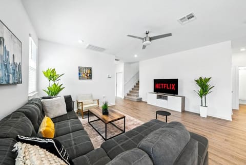 ZUHAUSE House in Pflugerville