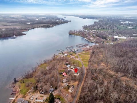 Canary Cottage Country House in Ohio