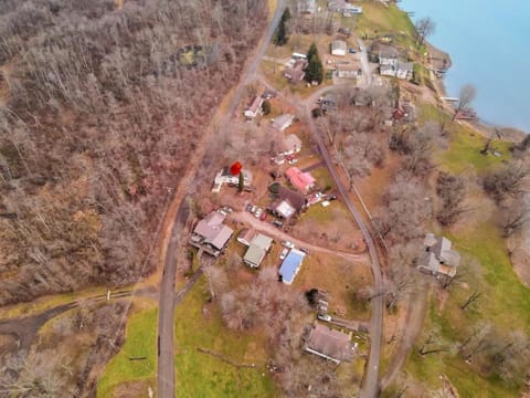 Canary Cottage Country House in Ohio