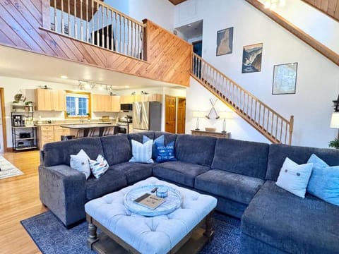 Suissevale Lake Retreat - Hot Tub, Beach and Games House in Colorado