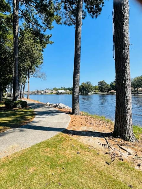Riverwalk Gem, Peaceful Beach and Golf Getaway Apartment in Socastee