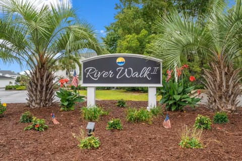 Riverwalk Gem, Peaceful Beach and Golf Getaway Apartment in Socastee