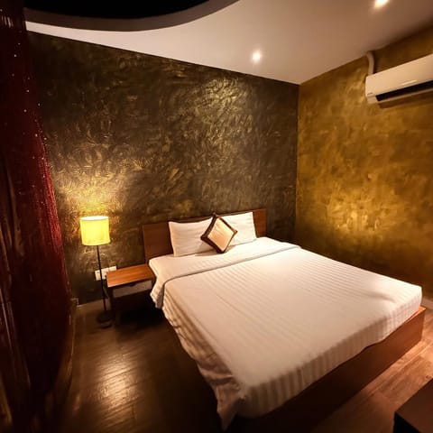 Bed, Photo of the whole room, Bedroom, air conditioner