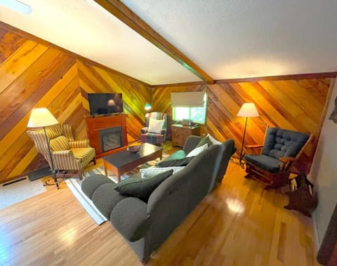 Bluffside Chalet Suite Apartment in McGregor