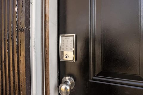 7 Min To Downtown, Firepit, Bourbon Trail, HorsePark Apartment in Lexington