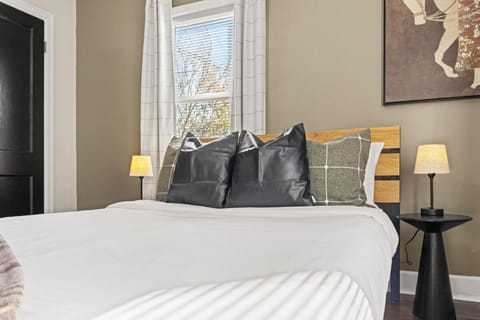 7 Min To Downtown, Firepit, Bourbon Trail, HorsePark Apartment in Lexington