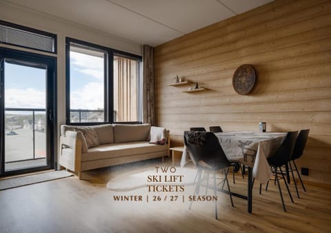 Skiing, Skiing, View (from property/room), Balcony/Terrace, Living room, Dining area, Mountain view, heating, internet