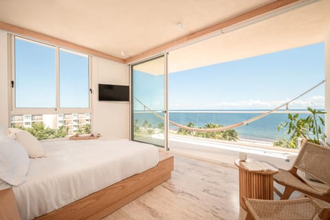 Photo of the whole room, Sea view