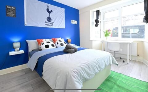 Bed, Photo of the whole room, Bedroom, hair dresser