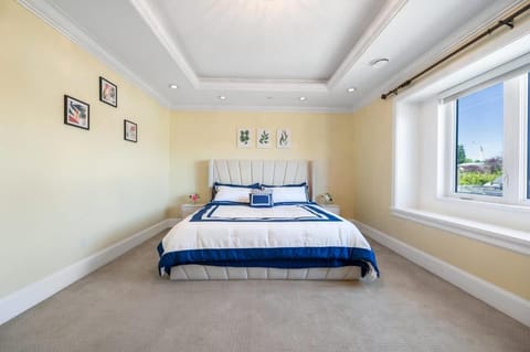 Luxury 4-Bedroom Villa House in Vancouver