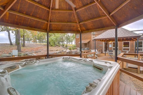 Lake Eufaula Cabin with Dock at Nine Marina Cabin in Longtown