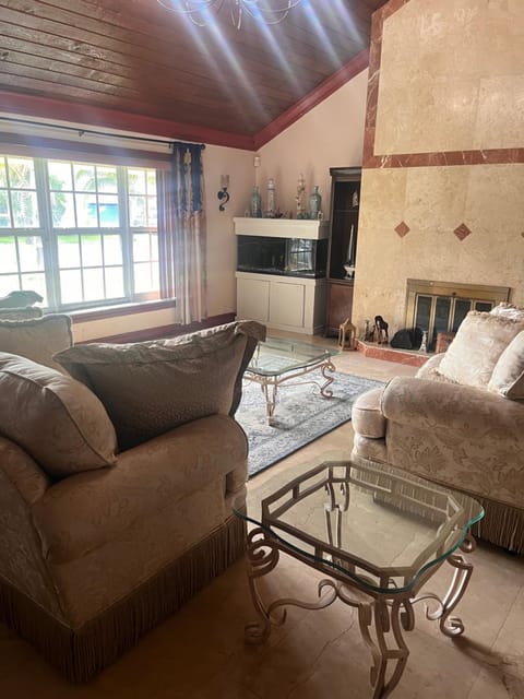 Home away from home Bed and Breakfast in Lauderhill