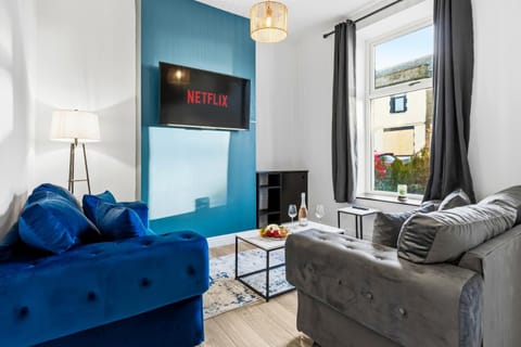 Communal lounge/ TV room, TV and multimedia, Living room, Seating area