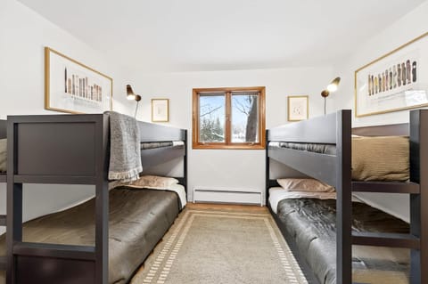 Updated 3BR Townhome Across From Holiday Valley House in Ellicottville