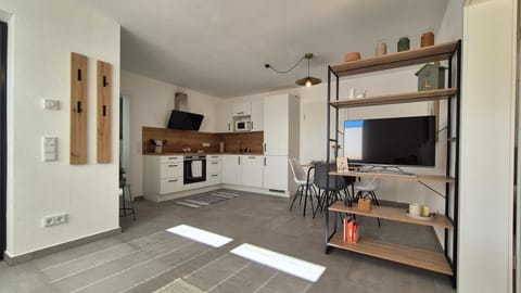 Communal lounge/ TV room, TV and multimedia, Kitchen or kitchenette, Dining area