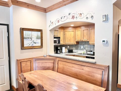 Cozy Family Zermatt King Villa with Kitchen Near Park City & Deer Valley Ski Resorts - 1085 Apartment in Midway