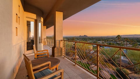View (from property/room), Balcony/Terrace, Seating area, Sunrise, Sunset