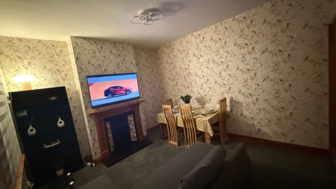 Pat Signature Stays House in Northampton