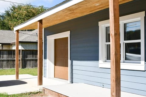 Spacious 4BR Luxury Retreat at Fort Walton Beach House in Mary Esther