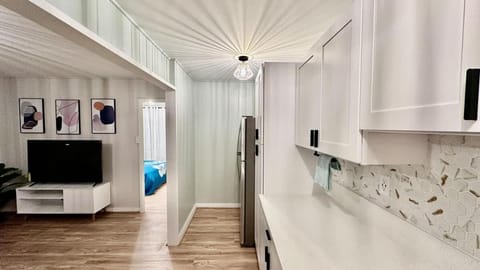 Tranquil Ground Floor Unit Central Honolulu & AC Apartment in McCully-Moiliili