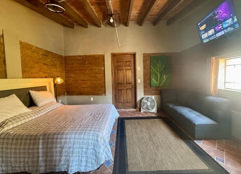 Bed, TV and multimedia, Photo of the whole room