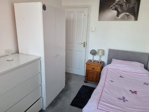 Single room in Bournemouth for female Charminster Vacation rental in Bournemouth