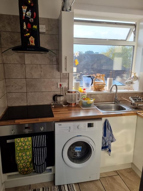 Single room in Bournemouth for female Charminster Vacation rental in Bournemouth