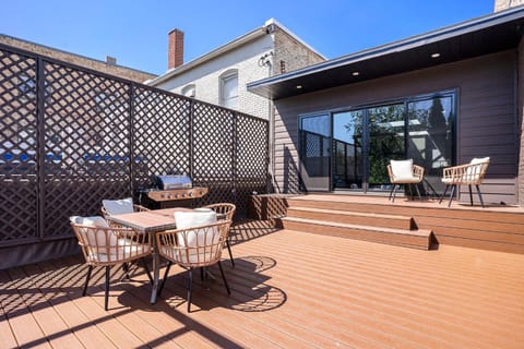 Love Mi Getaway Downtown Loft Deck Rooftop Views 110 House in Grand Haven