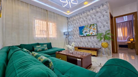 Communal lounge/ TV room, TV and multimedia, Living room, Seating area
