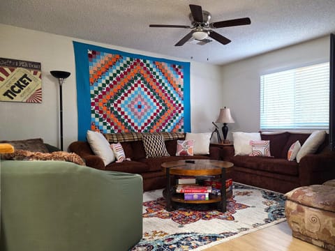 Arizona Southwest Hideaway - Games, BBQ, & More! No Resort Fees! House in Chandler