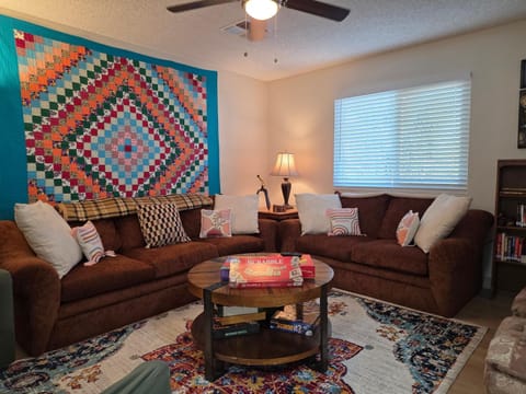 Arizona Southwest Hideaway - Games, BBQ, & More! No Resort Fees! House in Chandler