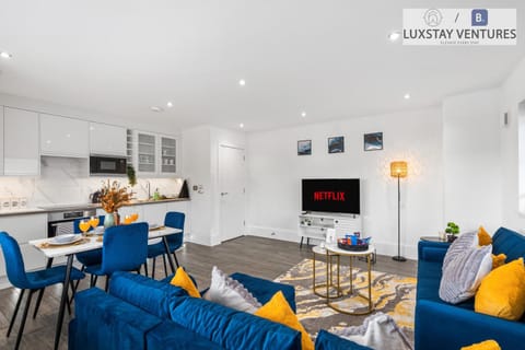 Communal lounge/ TV room, TV and multimedia, Kitchen or kitchenette, Living room, Seating area, Dining area, Evening entertainment, minibar, pet friendly, stove