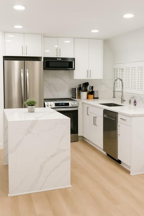 Bright Modern 2BR Walk Everywhere on Capitol Hill Apartment in South Lake Union