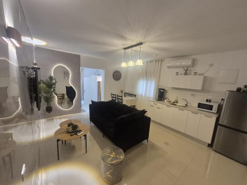 Kitchen or kitchenette, Living room, Dining area, minibar